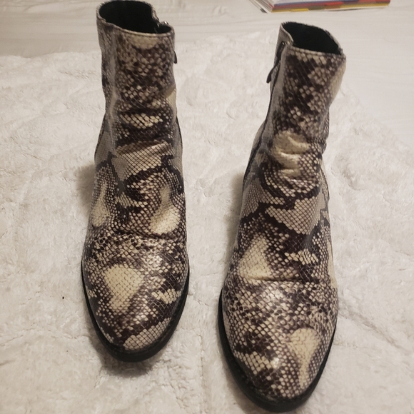 CATHERINE MALANDRINO SNEAKE BOOTIES SIZE :7 1/2 - Picture 3 of 8